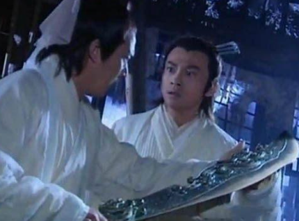 屠龙刀和倚天剑同样是神兵 差别为什么会这么大