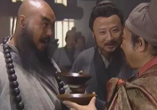 《水浒传》中，鲁智深做了一件事，表明他很想离开宋江 