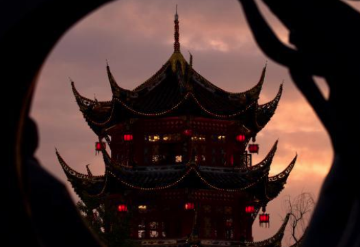 李清照登高楼写下一首绝唱，有豪情有霸气