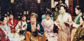 《红楼梦》中贾府被抄映射曹雪芹被抄家，原因有那些不同？