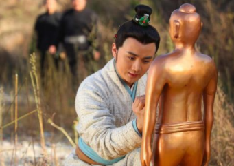 梁山好汉投降朝廷后哪些人当官了？为什么只有13个人能当官？