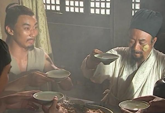 宋江是怎么搞定李逵和武松的？为什么十两银子就搞定了武松？