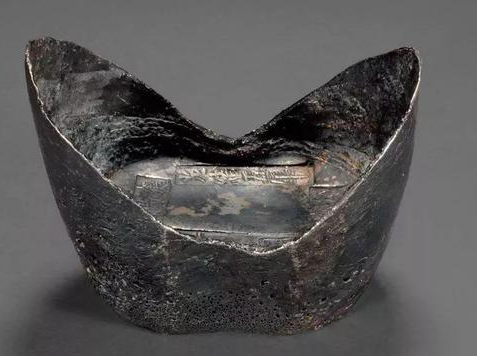 宋江是怎么搞定李逵和武松的？为什么十两银子就搞定了武松？