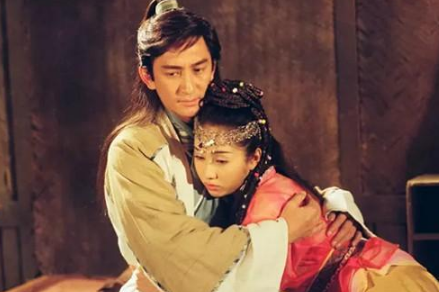 张无忌处事优柔寡断，赵敏为什么宁死也要选择和张无忌在一起？