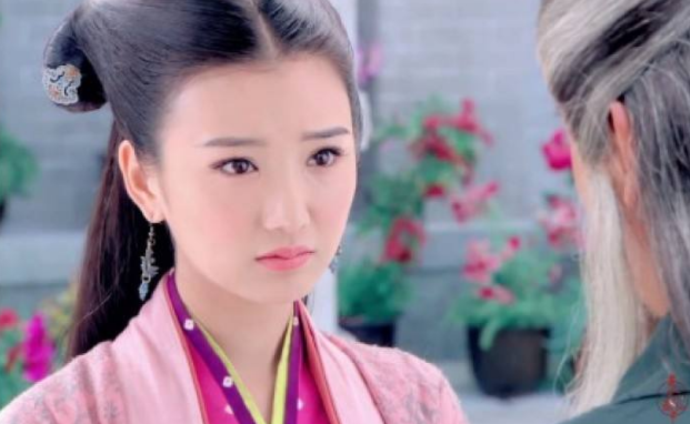 郭芙斩断杨过一臂，郭靖的行为究竟展现了他的优点还是缺点？